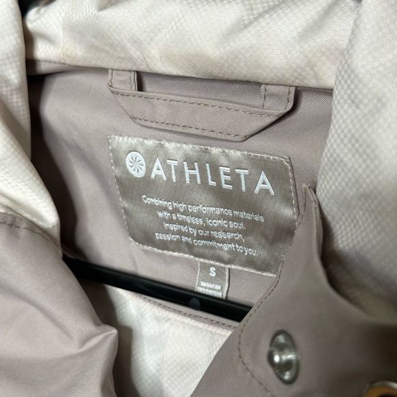 Athleta Rain Jacket Small - Picture 3 of 3